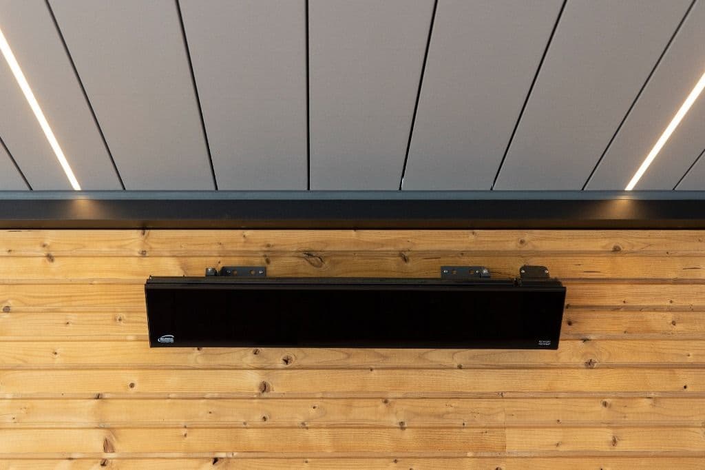 pergola closed louvers