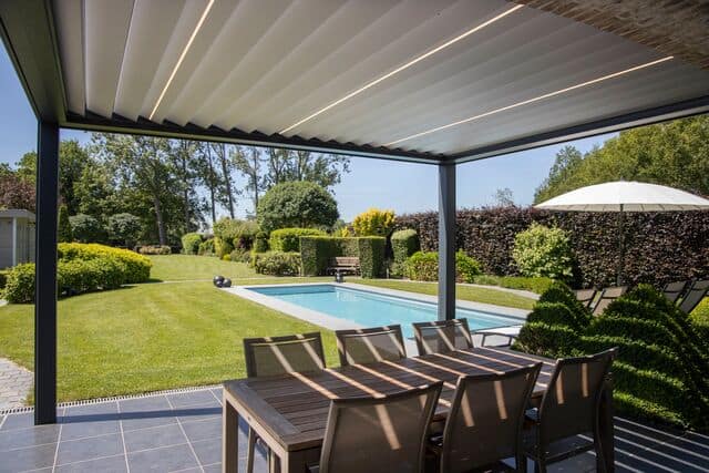 Brustor B250 XL Louvered Pergola